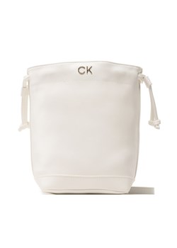Calvin Klein Jeans Torebka Re-Lock Drawstring Bag Mini K60K610450 Biały - id: 8720107787278 - marki Calvin Klein - 181032690 Calvin Klein Jeans Torebka Re-Lock Drawstring Bag Mini K60K610450 Biały ze sklepu MODIVO w kategorii Torebki worki - zdjęcie 181032690