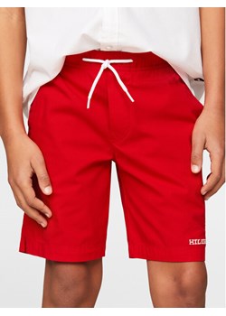 Tommy Hilfiger Szorty materiałowe Pull On Monotype KB0KB08948 Czerwony Regular Fit ze sklepu MODIVO w kategorii Spodenki chłopięce - zdjęcie 181033084