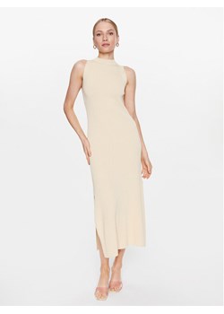 IVY OAK Sukienka dzianinowa Klaudia IO1123S3119 Beżowy Slim Fit ze sklepu MODIVO w kategorii Sukienki - zdjęcie 181033182