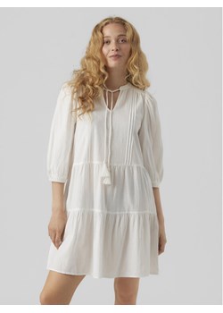 Vero Moda Sukienka letnia Pretty 10279712 Biały Regular Fit ze sklepu MODIVO w kategorii Sukienki - zdjęcie 181035472