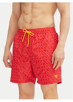 Guess Szorty kąpielowe F4GT06 WG2A2 Czerwony Regular Fit ze sklepu MODIVO w kategorii Kąpielówki - zdjęcie 181036013