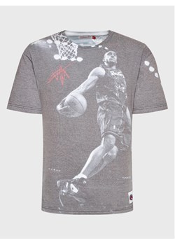Mitchell & Ness T-Shirt TCRW3401 Szary Regular Fit ze sklepu MODIVO w kategorii T-shirty męskie - zdjęcie 181036021