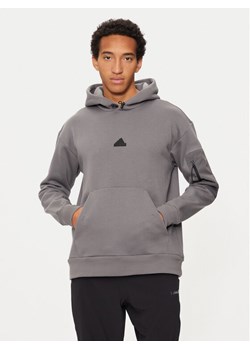 adidas Bluza City Escape IY1518 Szary Regular Fit ze sklepu MODIVO w kategorii Bluzy męskie - zdjęcie 181036910