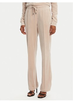 Juicy Couture Spodnie dresowe Tina JCAPW045 Beżowy Regular Fit ze sklepu MODIVO w kategorii Spodnie damskie - zdjęcie 181037132
