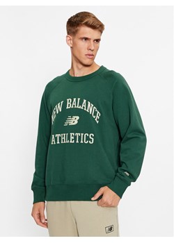New Balance Bluza Athletics Varsity Fleece Crewneck MT33550 Zielony Regular Fit ze sklepu MODIVO w kategorii Bluzy męskie - zdjęcie 181037520