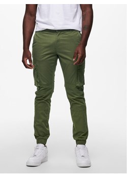Only & Sons Spodnie materiałowe 22016687 Zielony Tapered Fit ze sklepu MODIVO w kategorii Spodnie męskie - zdjęcie 181037583