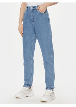 Calvin Klein Jeans Jeansy Mom Jean J20J222153 Niebieski Mom Fit ze sklepu MODIVO w kategorii Jeansy damskie - zdjęcie 181038423