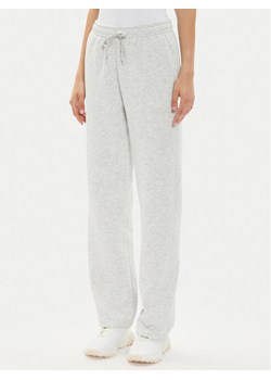 Gina Tricot Spodnie dresowe Basic 21183 Szary Relaxed Fit ze sklepu MODIVO w kategorii Spodnie damskie - zdjęcie 181039592