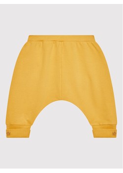 United Colors Of Benetton Spodnie dresowe 3QW0AF00H Żółty Regular Fit ze sklepu MODIVO w kategorii Spodnie i półśpiochy - zdjęcie 181039980