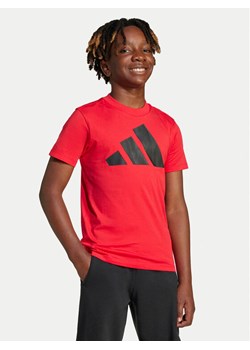adidas T-Shirt Essentials JC9664 Czerwony Regular Fit ze sklepu MODIVO w kategorii T-shirty chłopięce - zdjęcie 181040191