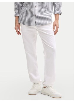 Tom Tailor Spodnie materiałowe 1044716 Biały Regular Fit ze sklepu MODIVO w kategorii Spodnie męskie - zdjęcie 181040824