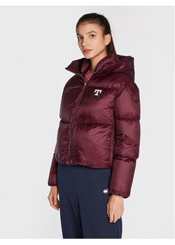 Tommy Hilfiger Kurtka puchowa Monogram Badge WW0WW37479 Bordowy Regular Fit ze sklepu MODIVO w kategorii Kurtki damskie - zdjęcie 181041092