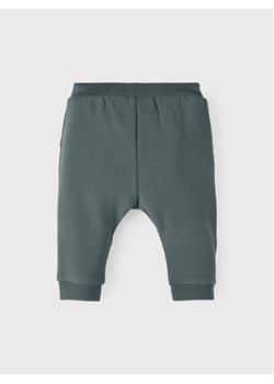 NAME IT Spodnie dresowe 13206862 Zielony Regular Fit ze sklepu MODIVO w kategorii Spodnie i półśpiochy - zdjęcie 181041650