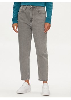 Tommy Jeans Jeansy DW0DW17620 Szary Mom Fit ze sklepu MODIVO w kategorii Jeansy damskie - zdjęcie 181043243
