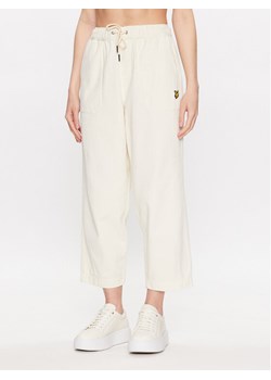 Lyle & Scott Spodnie materiałowe Workwear Trousers TRW1801V Biały Regular Fit ze sklepu MODIVO w kategorii Spodnie damskie - zdjęcie 181043291