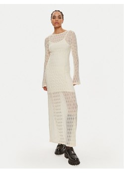 Gestuz Sukienka dzianinowa Lica 10909129 Écru Loose Fit - id: 0000304354472 - marki Gestuz - 181043632 Gestuz Sukienka dzianinowa Lica 10909129 Écru Loose Fit ze sklepu MODIVO w kategorii Sukienki - zdjęcie 181043632