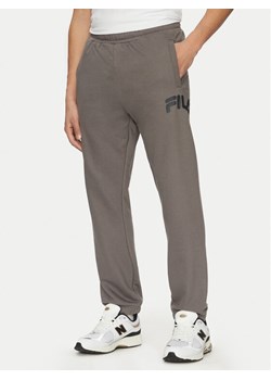 Fila Spodnie dresowe Lagesse FAM0869 Szary Regular Fit ze sklepu MODIVO w kategorii Spodnie męskie - zdjęcie 181044101