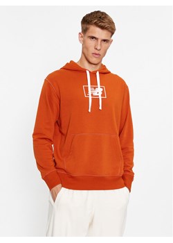 New Balance Bluza NB Essentials Hoodie MT33508 Brązowy Regular Fit ze sklepu MODIVO w kategorii Bluzy męskie - zdjęcie 181044141