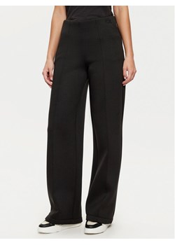 Calvin Klein Spodnie materiałowe K20K207947 Czarny Relaxed Fit - id: 0000304403064 - marki Calvin Klein - 181044754 Calvin Klein Spodnie materiałowe K20K207947 Czarny Relaxed Fit ze sklepu MODIVO w kategorii Spodnie damskie - zdjęcie 181044754