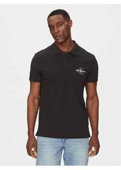 Calvin Klein Jeans Polo Monologo J30J325664 Czarny Regular Fit ze sklepu MODIVO w kategorii T-shirty męskie - zdjęcie 181044984