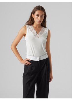 Vero Moda Top Rosa 10293792 Biały Regular Fit ze sklepu MODIVO w kategorii Bluzki damskie - zdjęcie 181045090