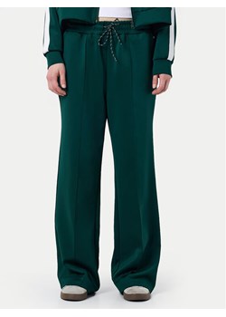 Noisy May Spodnie materiałowe Jenna 27031526 Zielony Relaxed Fit ze sklepu MODIVO w kategorii Spodnie damskie - zdjęcie 181045130