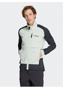 adidas Polar Terrex Tech Flooce Hiking Fleece HS9775 Zielony Regular Fit ze sklepu MODIVO w kategorii Bluzy męskie - zdjęcie 181045483