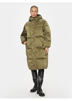 Tommy Jeans Kurtka zimowa Satin DW0DW16587 Zielony Relaxed Fit ze sklepu MODIVO w kategorii Kurtki damskie - zdjęcie 181045590