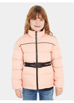 Calvin Klein Jeans Kurtka zimowa Logo Tape IG0IG02057 Różowy Regular Fit ze sklepu MODIVO w kategorii Kurtki dziewczęce - zdjęcie 181046692