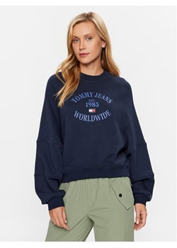 Tommy Jeans Bluza DW0DW16137 Granatowy Relaxed Fit - id: 0000302247417 - marki Tommy Jeans - 181046693 Tommy Jeans Bluza DW0DW16137 Granatowy Relaxed Fit ze sklepu MODIVO w kategorii Bluzy damskie - zdjęcie 181046693