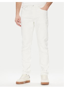 Calvin Klein Jeans Jeansy J30J327541 Biały Slim Fit ze sklepu MODIVO w kategorii Jeansy męskie - zdjęcie 181048192