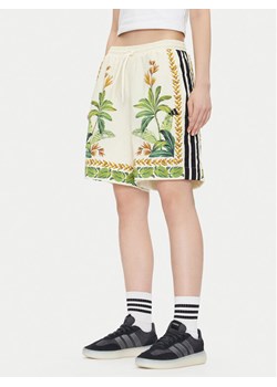 adidas Szorty sportowe FARM Premium JD6288 Écru Loose Fit ze sklepu MODIVO w kategorii Szorty - zdjęcie 181048202