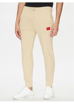 HUGO Spodnie dresowe Doak212 50447963 Beżowy Regular Fit - id: 0000304627439 - marki Hugo Boss - 181048720 HUGO Spodnie dresowe Doak212 50447963 Beżowy Regular Fit ze sklepu MODIVO w kategorii Spodnie męskie - zdjęcie 181048720