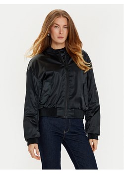 Guess Kurtka bomber Aurore W4BL48 WGKK2 Czarny Regular Fit ze sklepu MODIVO w kategorii Kurtki damskie - zdjęcie 181048793