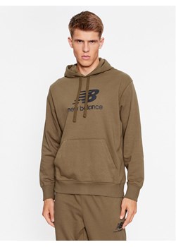 New Balance Bluza Essentials Stacked Logo French Terry Hoodie MT31537 Brązowy Regular Fit ze sklepu MODIVO w kategorii Bluzy męskie - zdjęcie 181049144