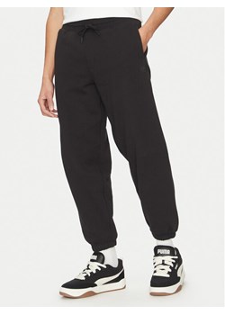 Vans Spodnie dresowe Premium VN000P5F Czarny Loose Fit ze sklepu MODIVO w kategorii Spodnie męskie - zdjęcie 181050090