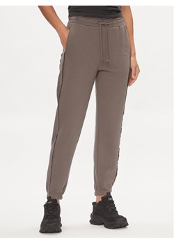 Outhorn Spodnie dresowe OTHAW23TTROF478 Szary Regular Fit ze sklepu MODIVO w kategorii Spodnie damskie - zdjęcie 181052091
