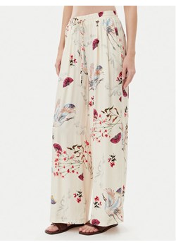 ViCOLO Spodnie materiałowe TD0814 Beżowy Relaxed Fit - id: 0000305493156 - marki Vicolo - 181052380 ViCOLO Spodnie materiałowe TD0814 Beżowy Relaxed Fit ze sklepu MODIVO w kategorii Spodnie damskie - zdjęcie 181052380