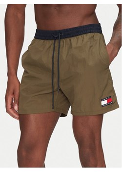 Tommy Hilfiger Szorty kąpielowe UM0UM03455 Khaki Regular Fit ze sklepu MODIVO w kategorii Kąpielówki - zdjęcie 181052602