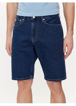 Calvin Klein Jeans Szorty jeansowe J30J324870 Niebieski Regular Fit ze sklepu MODIVO w kategorii Spodenki męskie - zdjęcie 181052760