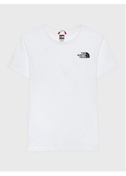 The North Face T-Shirt Simple Dome NF0A82EA Biały Regular Fit ze sklepu MODIVO w kategorii T-shirty chłopięce - zdjęcie 181053721