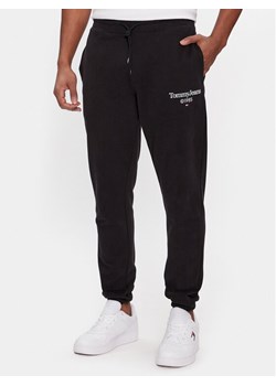 Tommy Jeans Spodnie dresowe Entry DM0DM18935 Czarny Slim Fit ze sklepu MODIVO w kategorii Spodnie męskie - zdjęcie 181054211