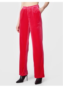 Gina Tricot Spodnie materiałowe Maddy 18572 Różowy Relaxed Fit ze sklepu MODIVO w kategorii Spodnie damskie - zdjęcie 181054913