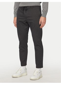 Boss Chinosy 50523146 Czarny Slim Fit ze sklepu MODIVO w kategorii Spodnie męskie - zdjęcie 181055073