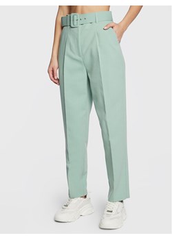 NAF NAF Spodnie materiałowe Egisele THNP36 Zielony Slim Fit ze sklepu MODIVO w kategorii Spodnie damskie - zdjęcie 181055680