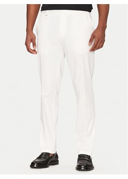 BOSS Spodnie garniturowe C-Genius 50539970 Biały Slim Fit ze sklepu MODIVO w kategorii Spodnie męskie - zdjęcie 181055824