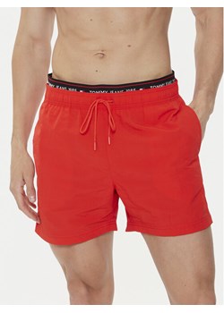 Tommy Hilfiger Szorty kąpielowe UM0UM03141 Czerwony Regular Fit ze sklepu MODIVO w kategorii Kąpielówki - zdjęcie 181055932