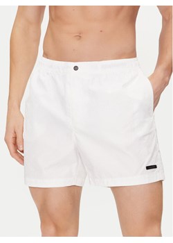 Calvin Klein Swimwear Szorty kąpielowe KM0KM00943 Biały Regular Fit ze sklepu MODIVO w kategorii Kąpielówki - zdjęcie 181056283