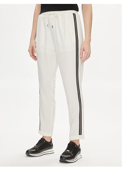 Liu Jo Sport Spodnie dresowe TA4088 TS423 Écru Regular Fit ze sklepu MODIVO w kategorii Spodnie damskie - zdjęcie 181056442