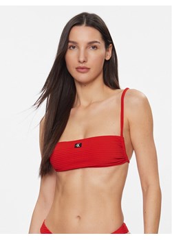 Calvin Klein Swimwear Góra od bikini KW0KW02467 Czerwony ze sklepu MODIVO w kategorii Stroje kąpielowe - zdjęcie 181056531